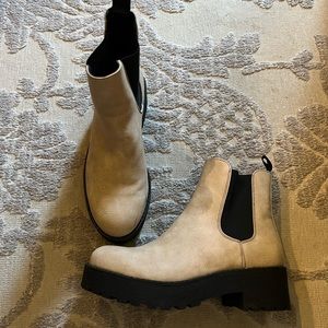 Dirty Laundry Chelsea Boots